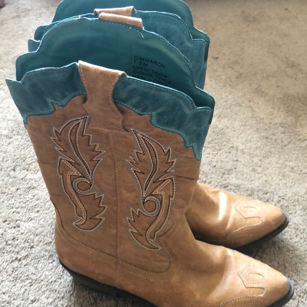 Used coconuts boots 7.5 women